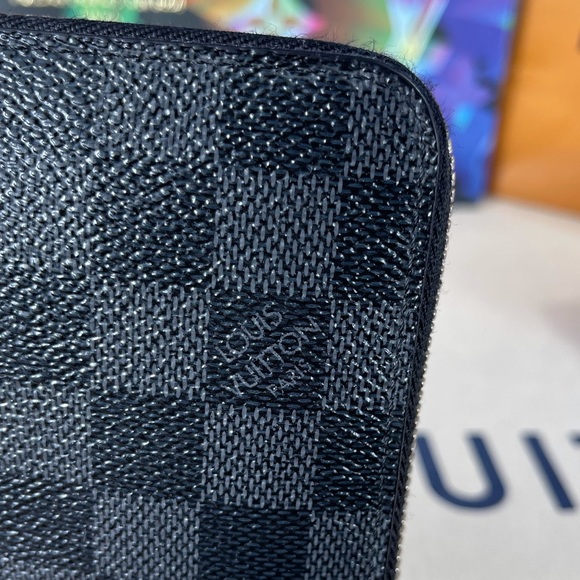 ✨AUTHENTIC✨ Louis Vuitton Zippy Organizer Wallet - Picture 4 of 12
